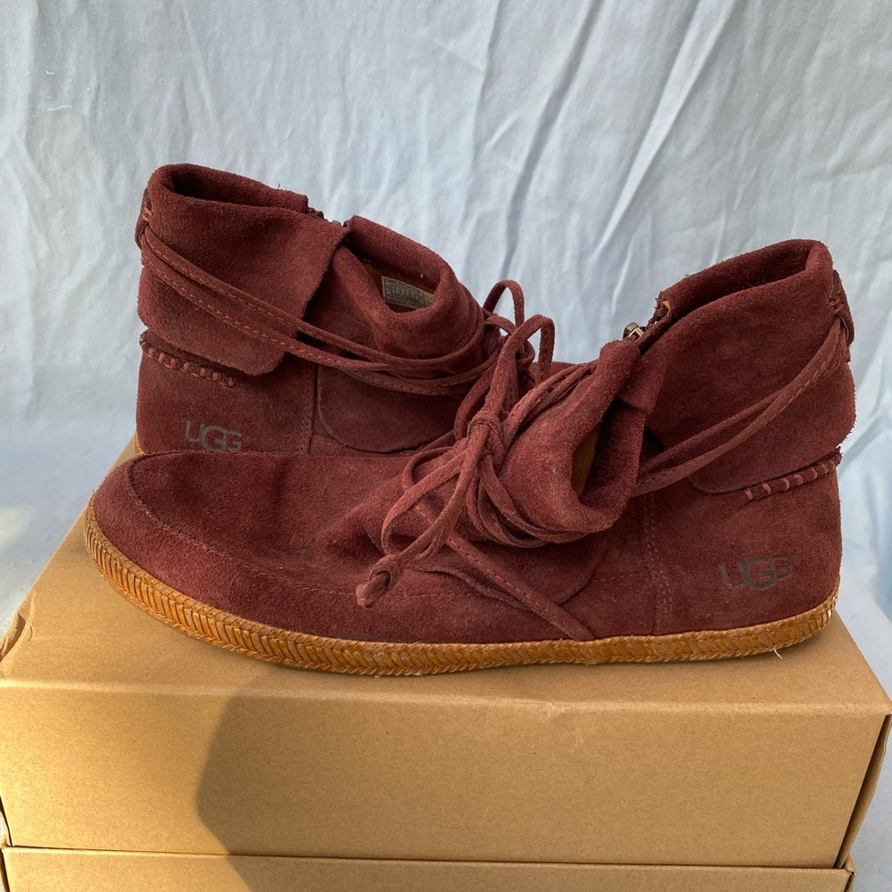 Ugg Reid Moc Boots Size 10